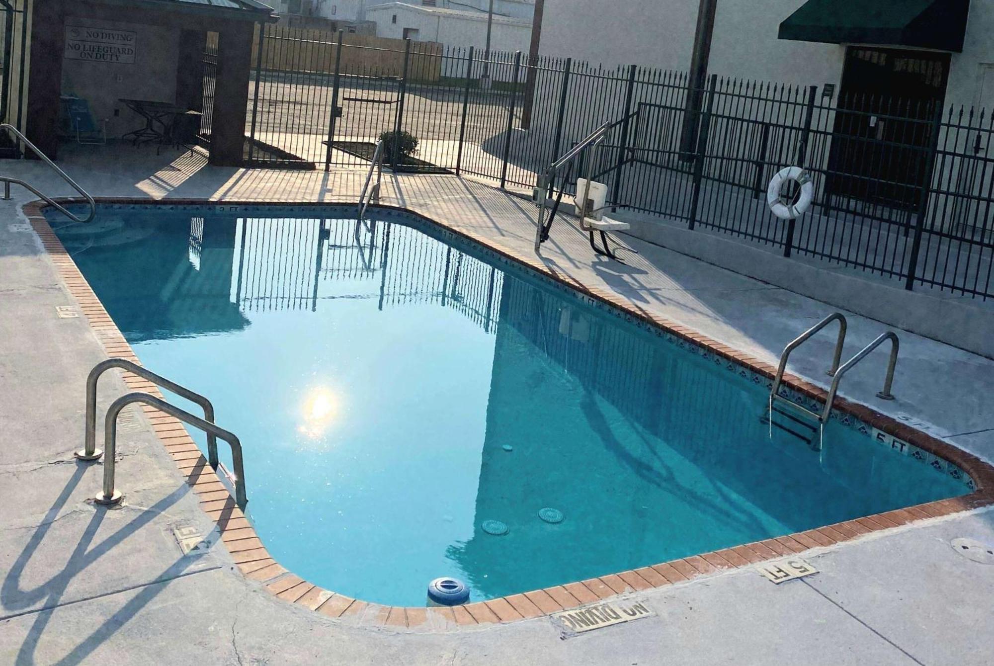Days Inn By Wyndham Laplace- New Orleans Eksteriør billede